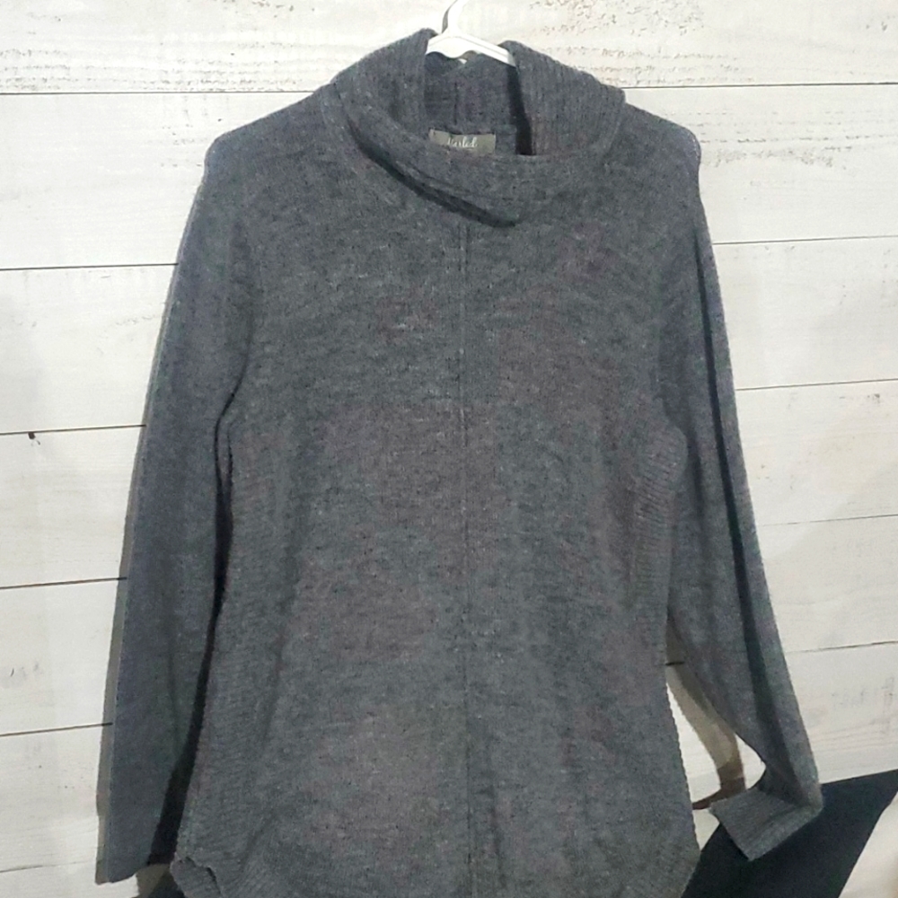 Women, long gray sweater.